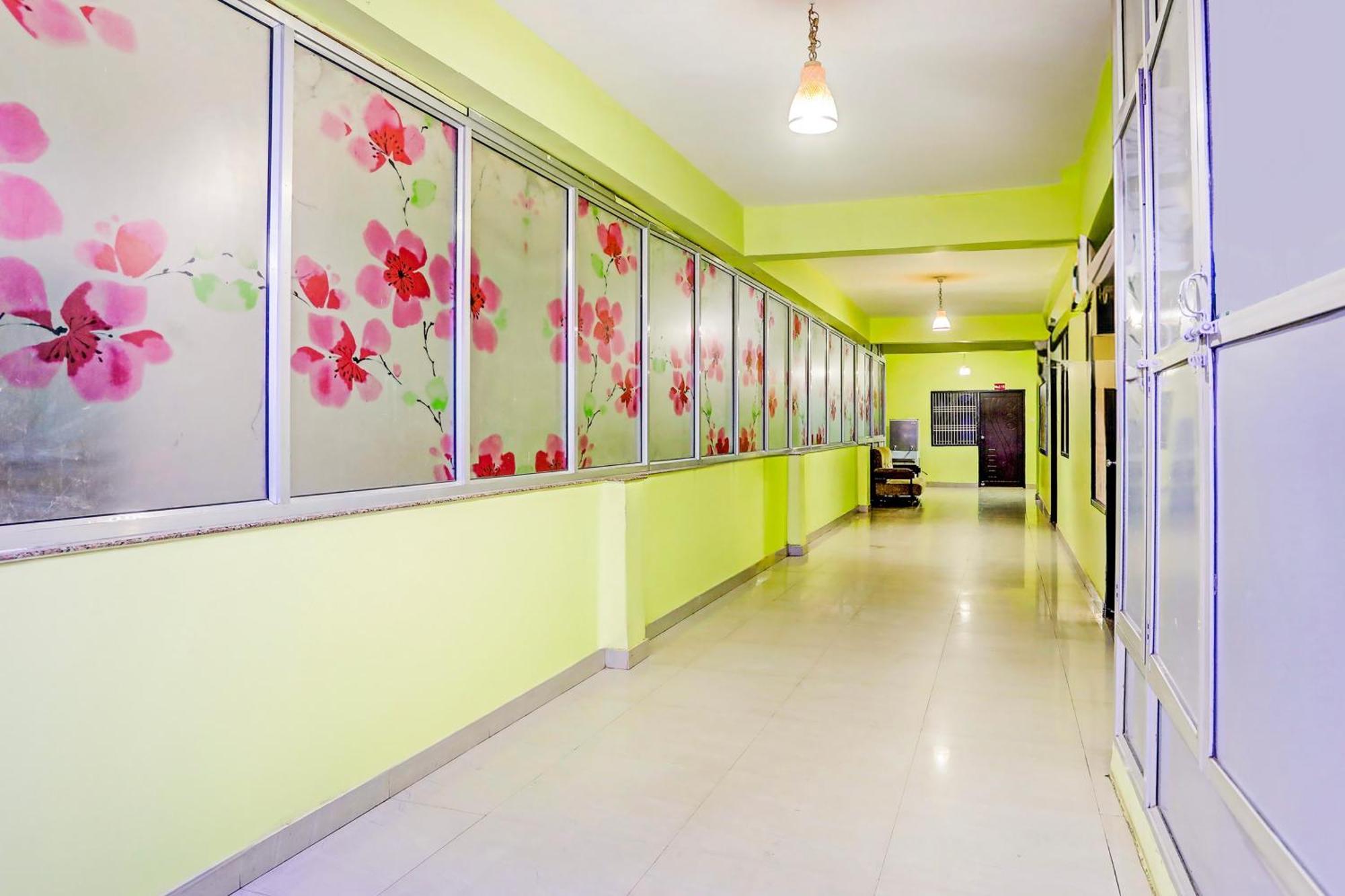 Super Hotel O Hyderabad Gate Iit Bhu Kakarmatha Екстериор снимка
