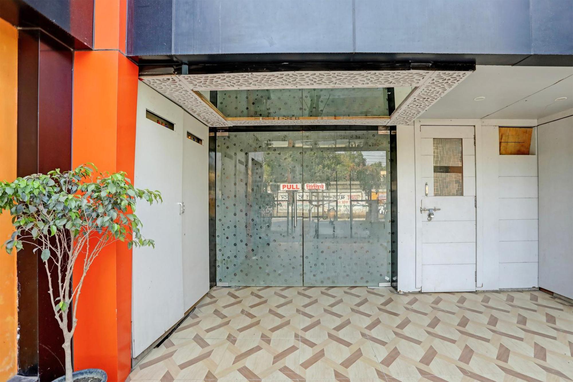 Super Hotel O Hyderabad Gate Iit Bhu Kakarmatha Екстериор снимка